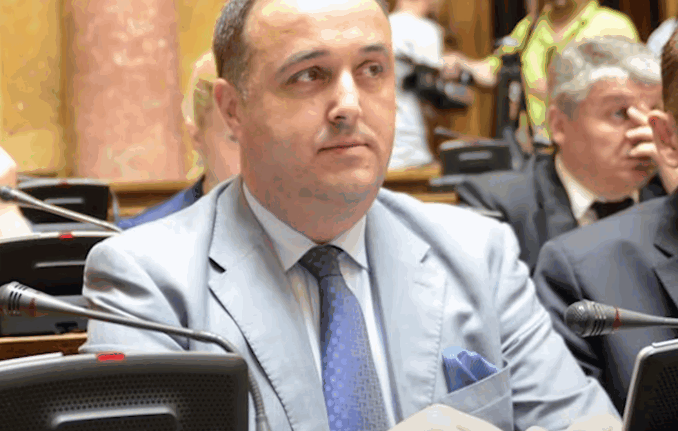 VOZAČ ZORANA BABIĆA SE OGLASIO:  Sam se javio na <span style='color:red;'><b>izdržavanje</b></span> kazne